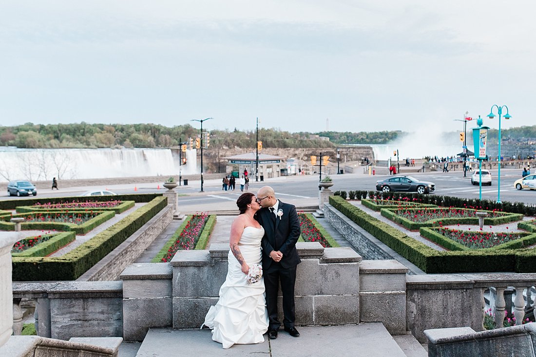 Amber And Aaron Niagara Falls Elopement Alison Oliver Photography